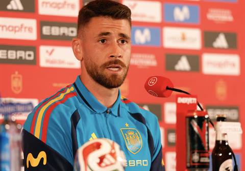 Unai Simon tiết lộ cách Tây Ban Nha khóa chặt Ronaldo